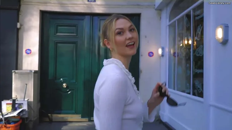 Karlie Kloss photo 12 of 303