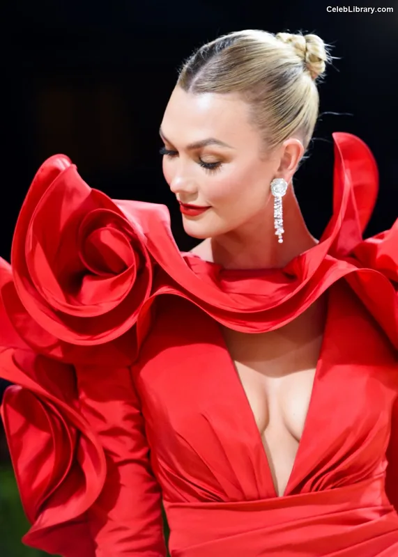 Karlie Kloss photo 17 of 303