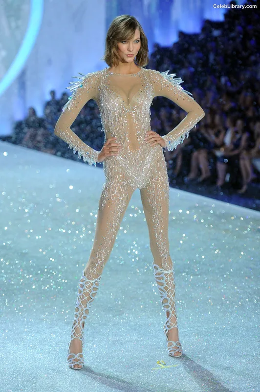 Karlie Kloss photo 18 of 303