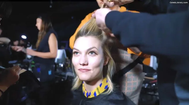 Karlie Kloss photo 8 of 303
