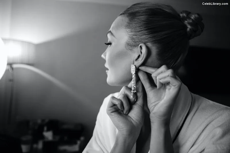Karlie Kloss photo 11 of 303