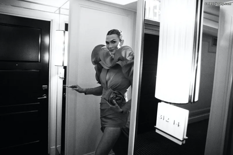 Karlie Kloss photo 12 of 303