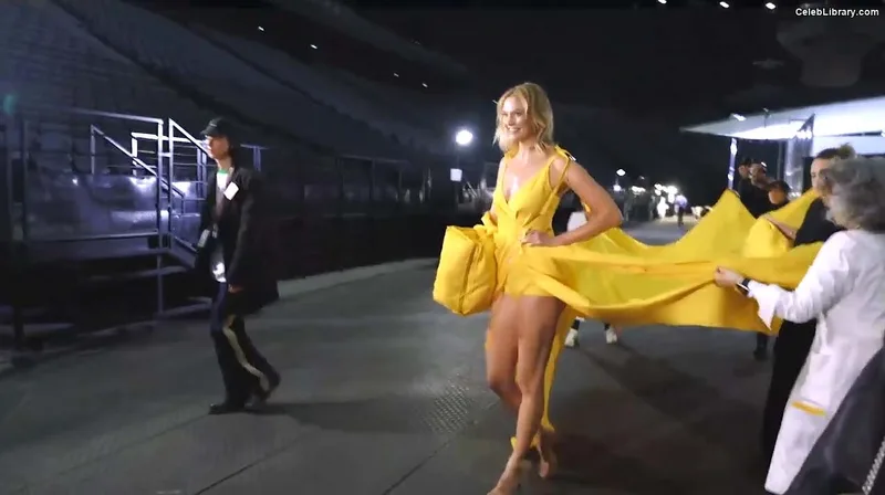 Karlie Kloss photo 23 of 303