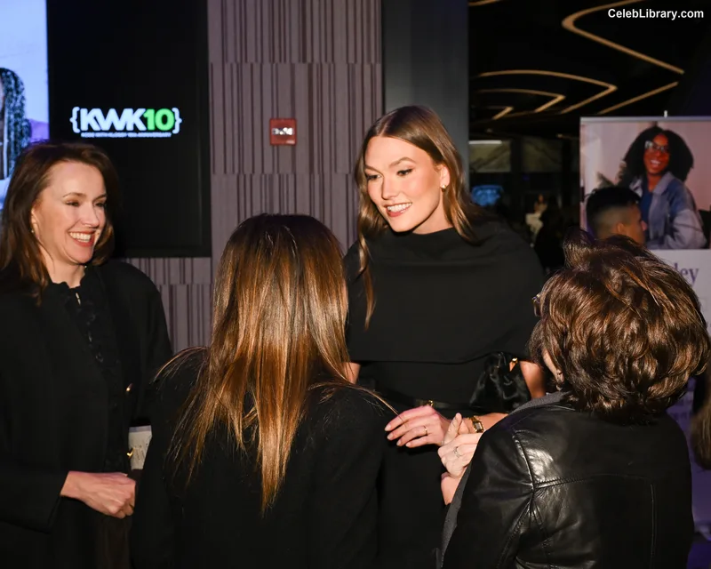 Karlie Kloss photo 22 of 303