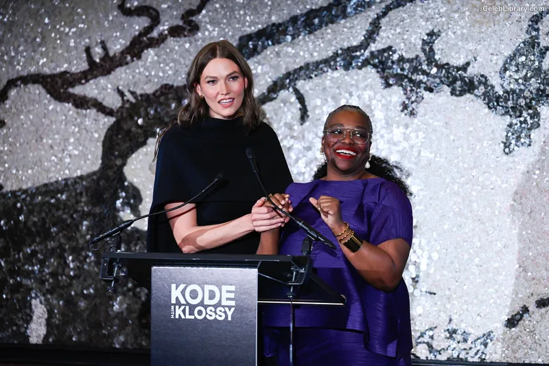 Karlie Kloss photo 9 of 303