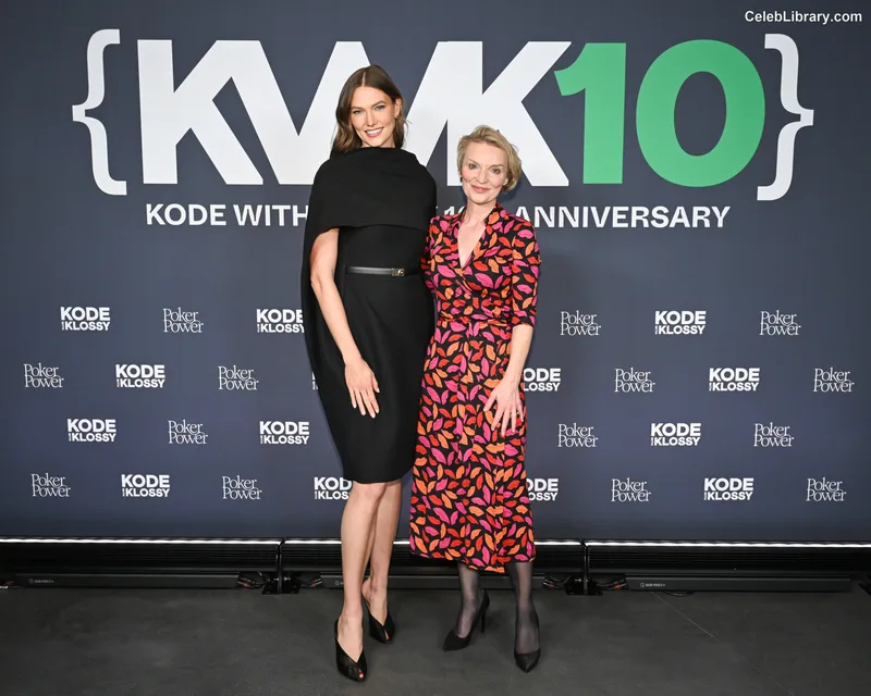 Karlie Kloss photo 17 of 303