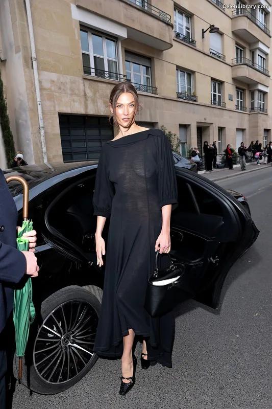 Karlie Kloss photo 19 of 303