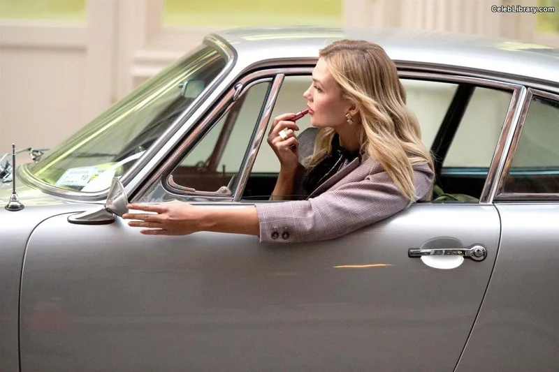 Karlie Kloss photo 23 of 303