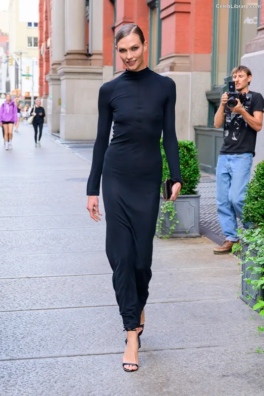Karlie Kloss photo 7 of 303