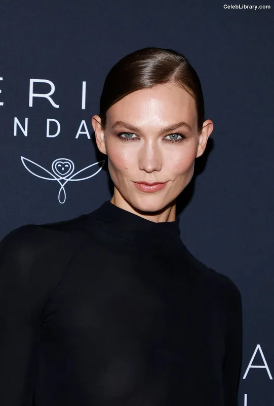 Karlie Kloss photo 9 of 303