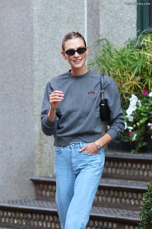 Karlie Kloss photo 15 of 303