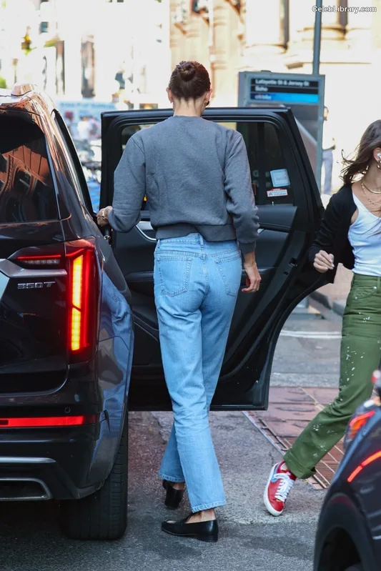 Karlie Kloss photo 19 of 303