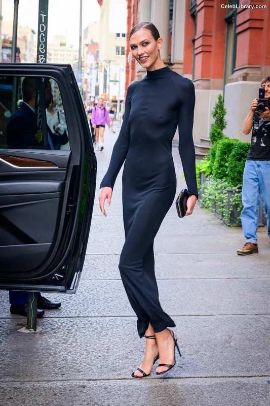 Karlie Kloss photo 20 of 303