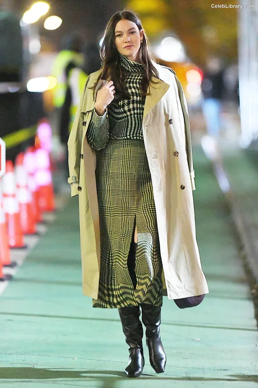 Karlie Kloss photo 4 of 303