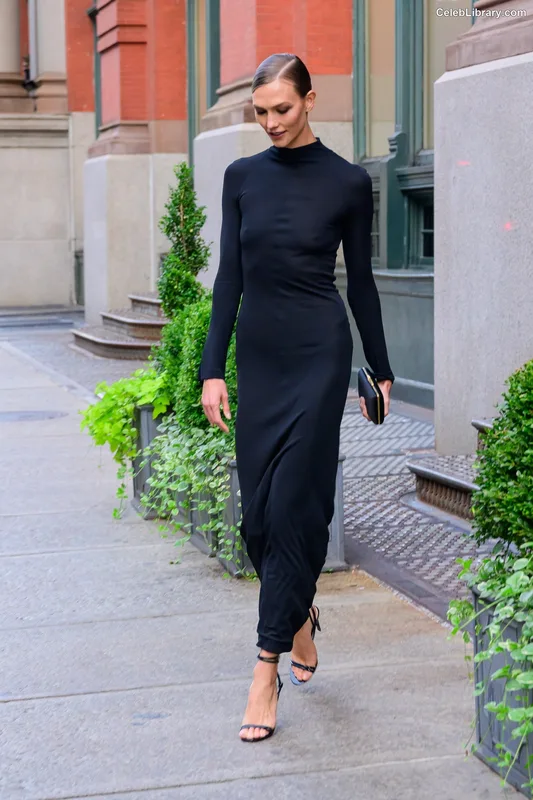 Karlie Kloss photo 6 of 303