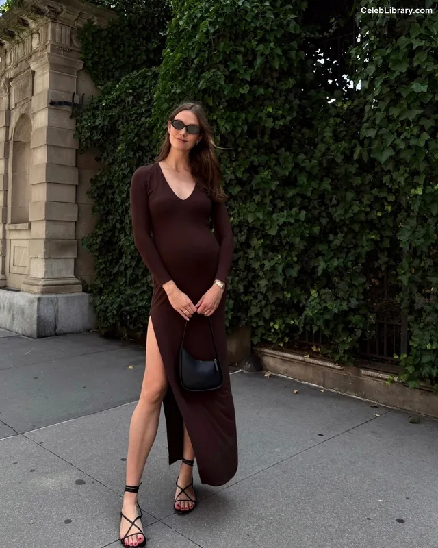 Karlie Kloss photo 7 of 303
