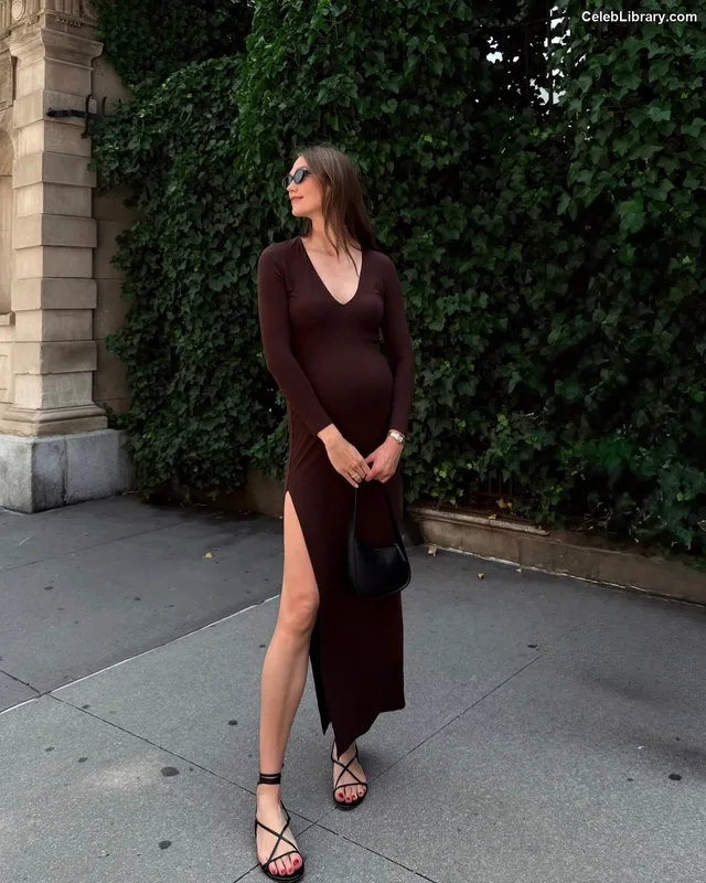 Karlie Kloss photo 8 of 303
