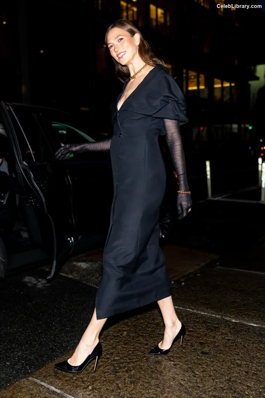 Karlie Kloss photo 13 of 303