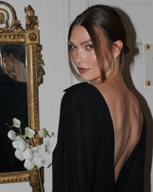 Karlie Kloss photo 8 of 303