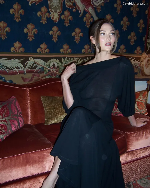 Karlie Kloss photo 10 of 303