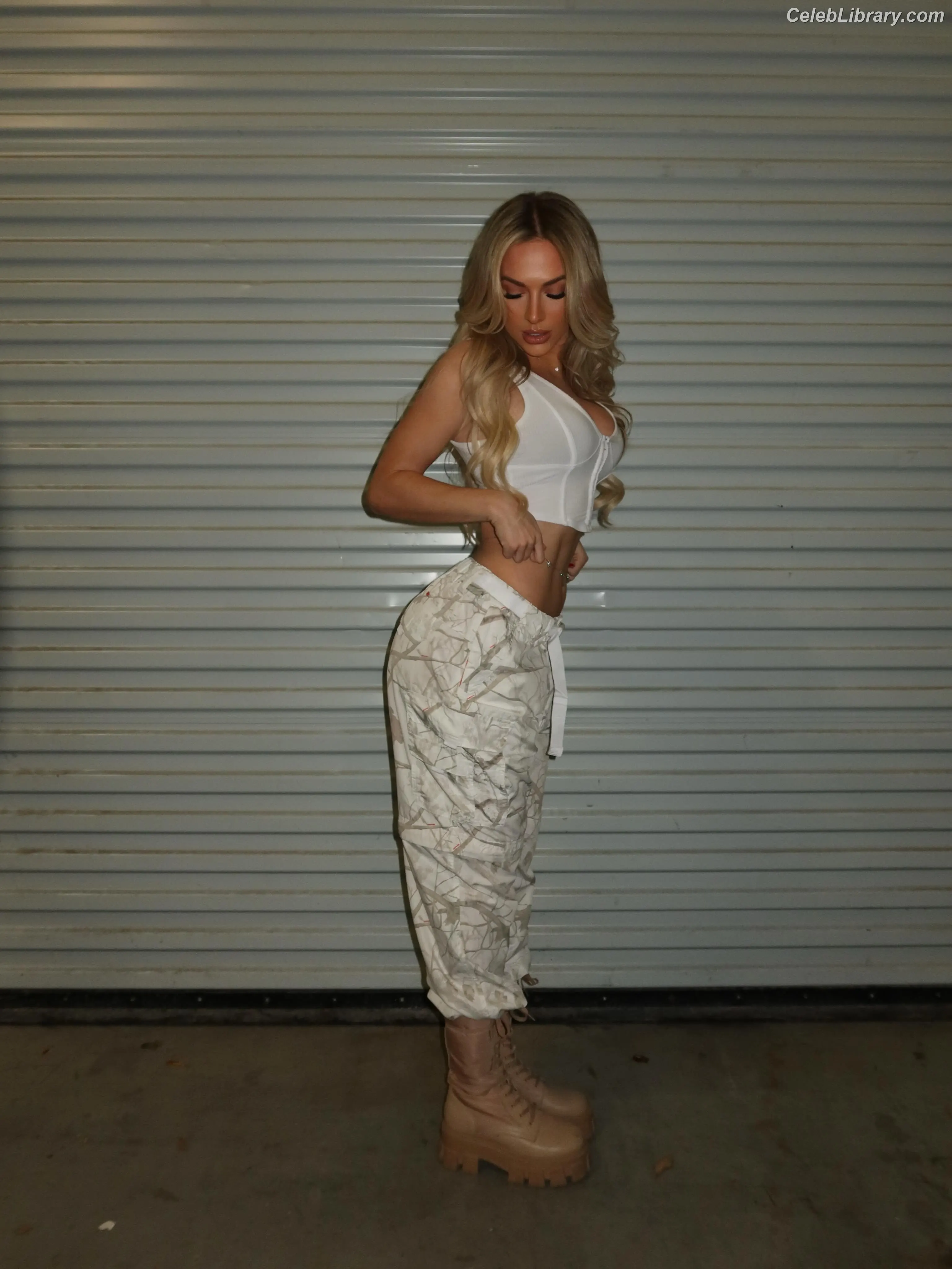 Karmen Petrovic photo 14 of 763