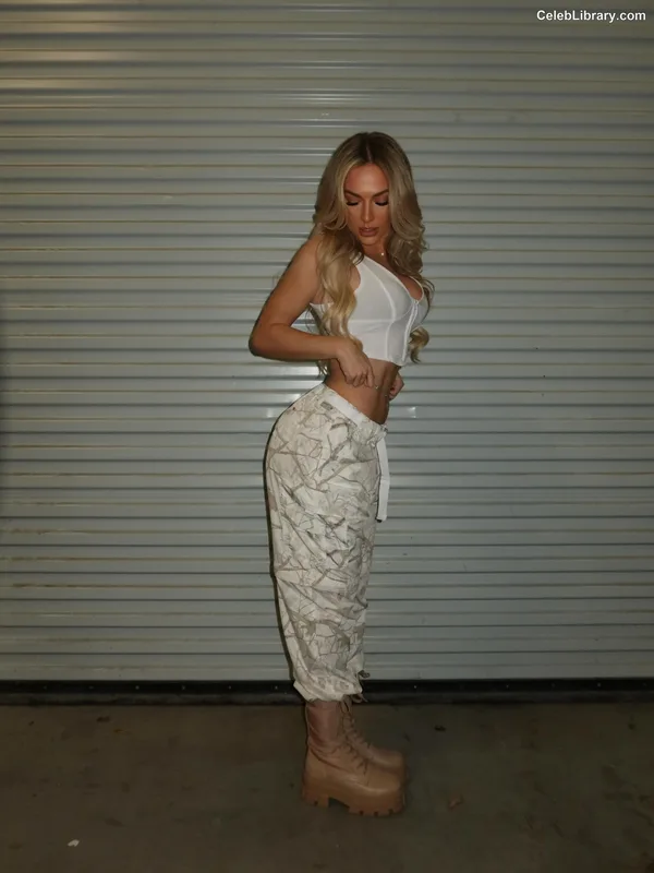 Karmen Petrovic photo 3 of 764