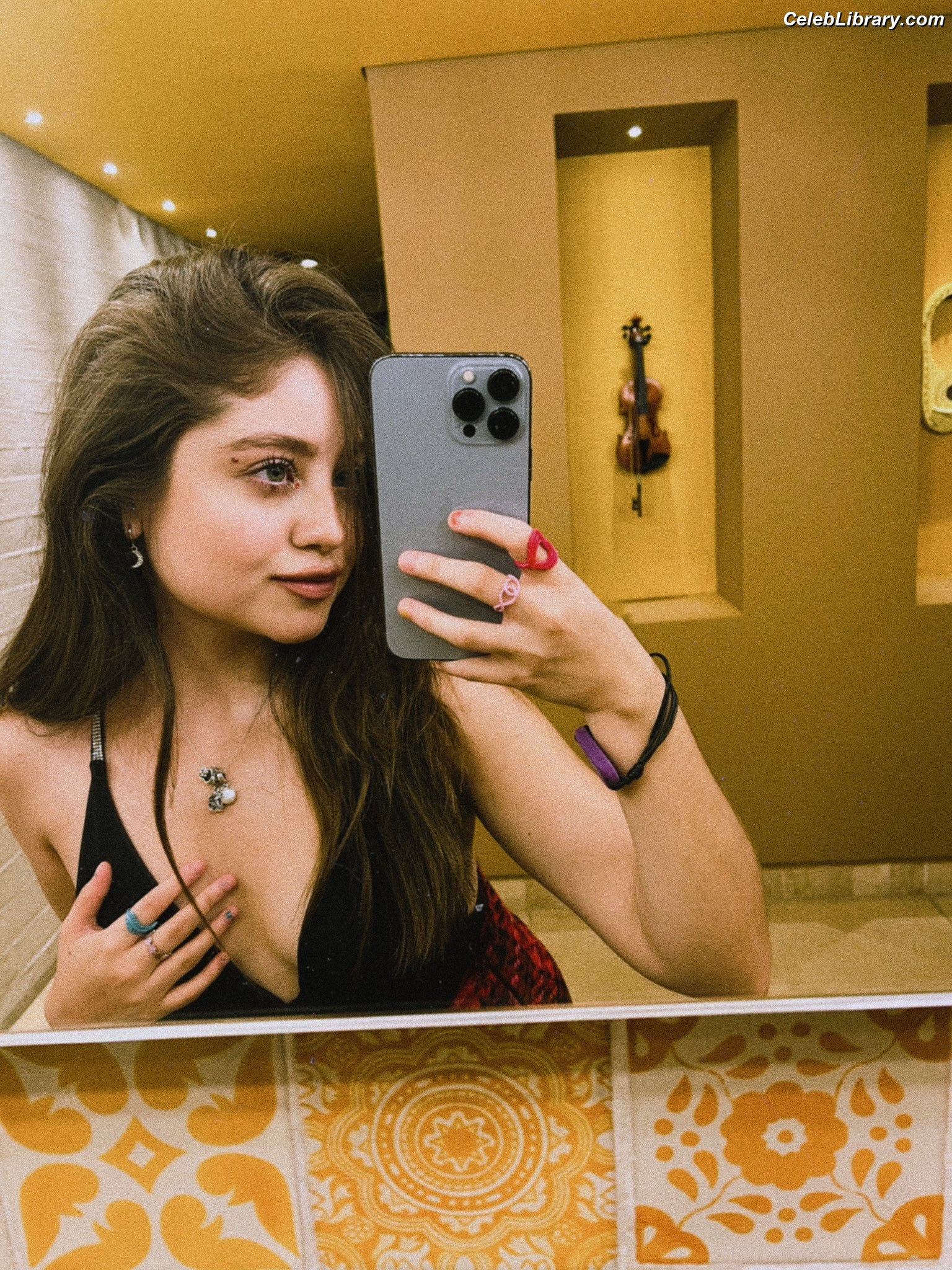 Karol Sevilla photo 2 of 5