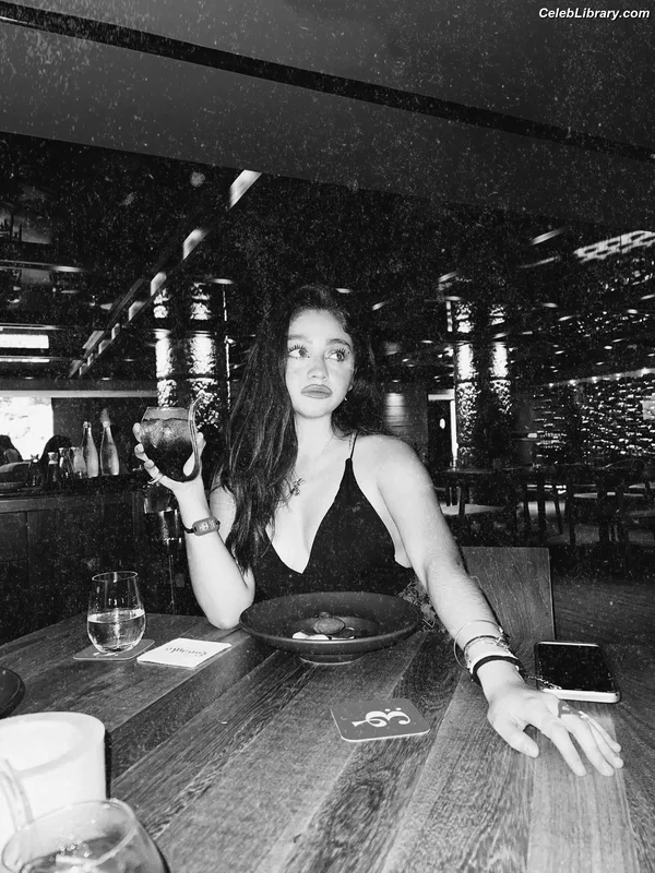 Karol Sevilla photo 1 of 5
