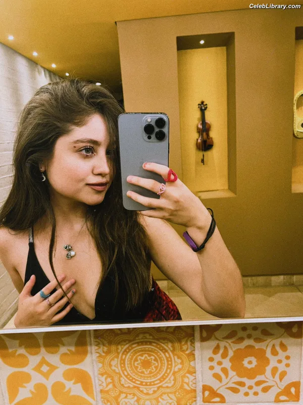 Karol Sevilla photo 2 of 5