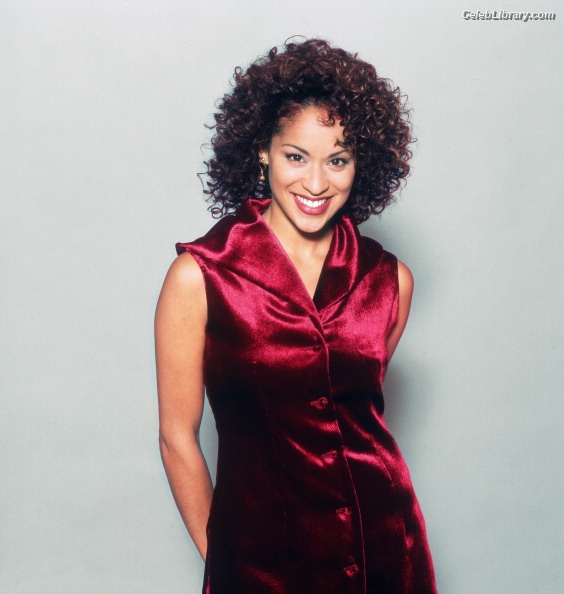 Karyn Parsons photo 12 of 14