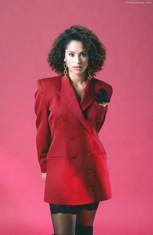 Karyn Parsons photo 2 of 14