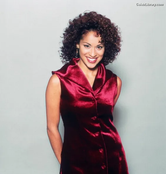 Karyn Parsons photo 12 of 14