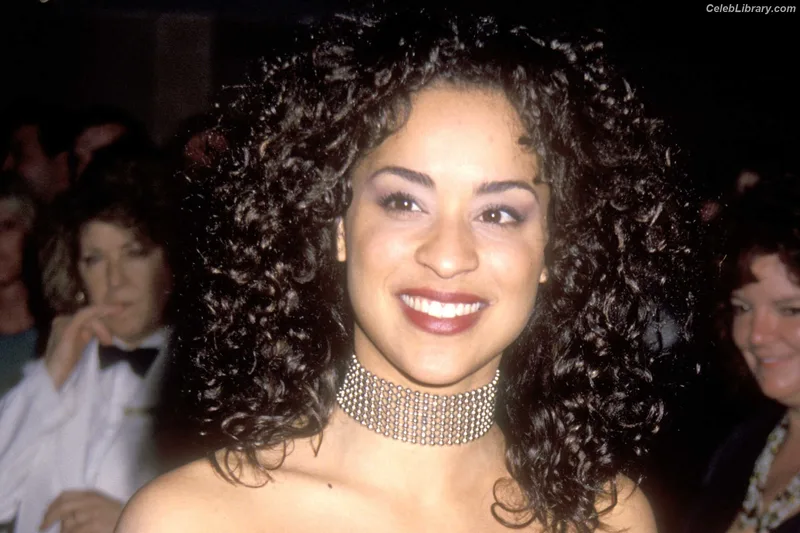 Karyn Parsons photo 13 of 14