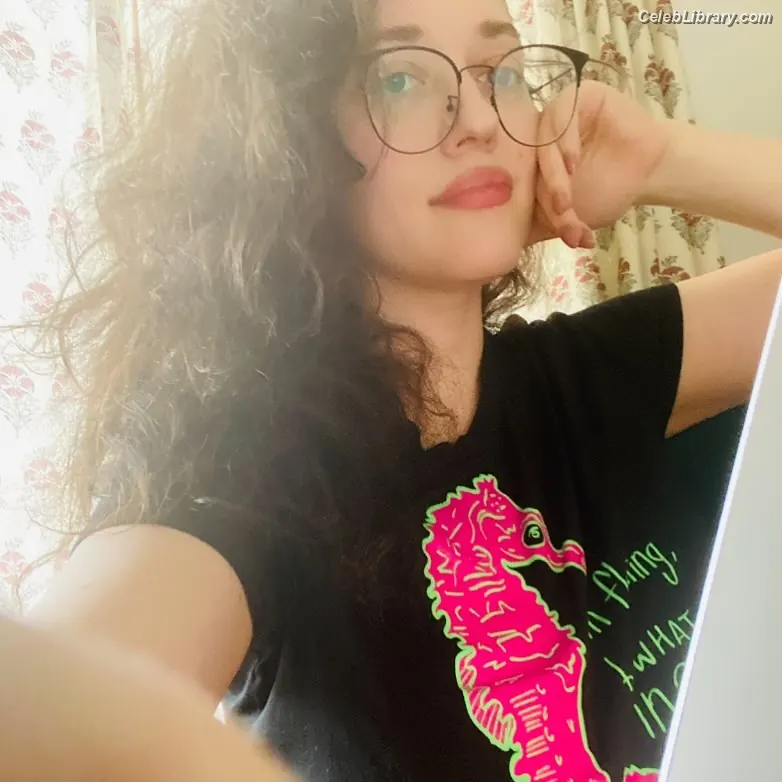 Kat Dennings photo 9 of 458