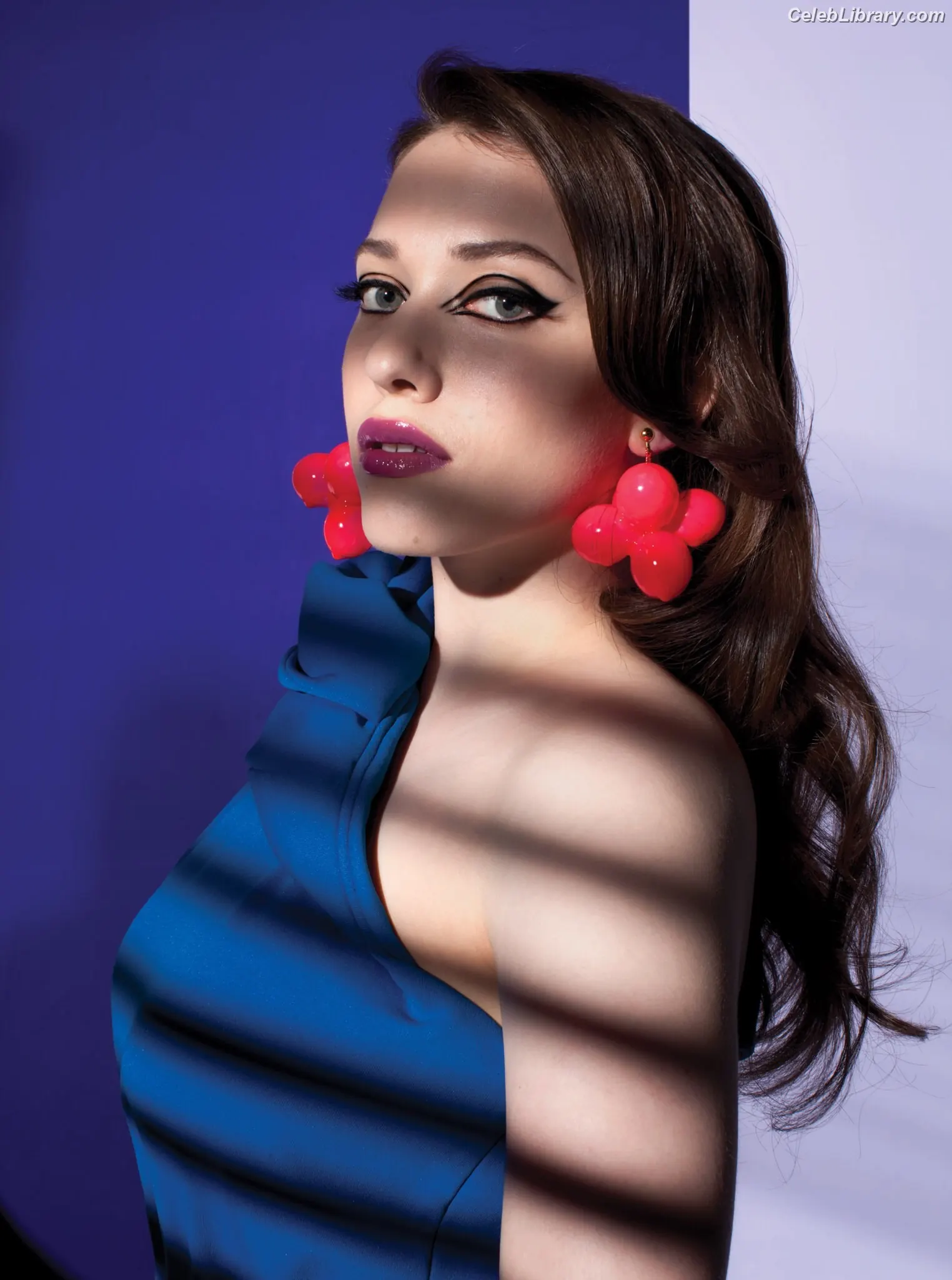 Kat Dennings photo 9 of 458