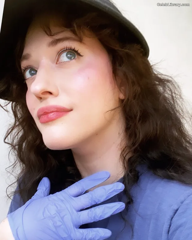 Kat Dennings photo 2 of 454