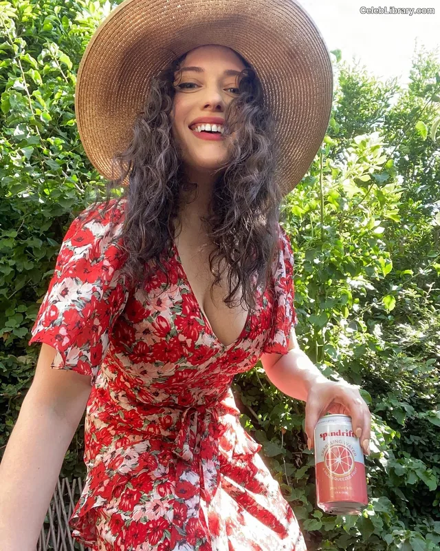 Kat Dennings photo 19 of 454