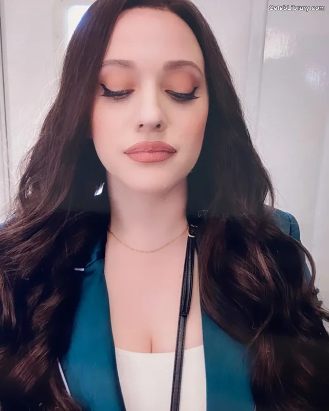 Kat Dennings photo 5 of 454