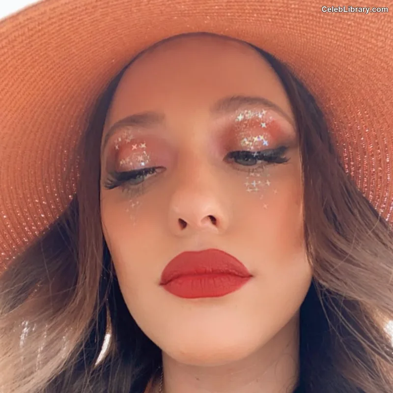 Kat Dennings photo 6 of 454