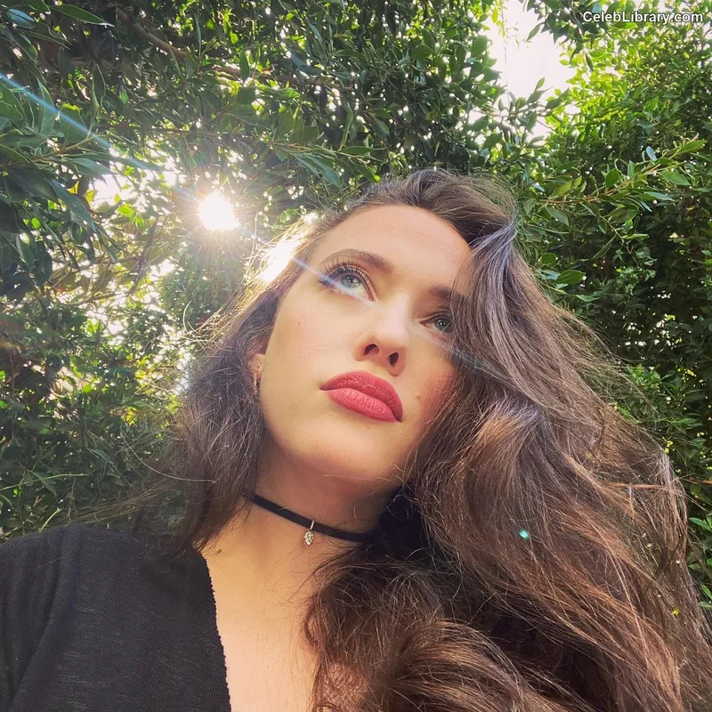 Kat Dennings photo 10 of 454