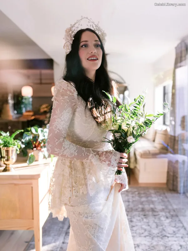 Kat Dennings photo 3 of 454