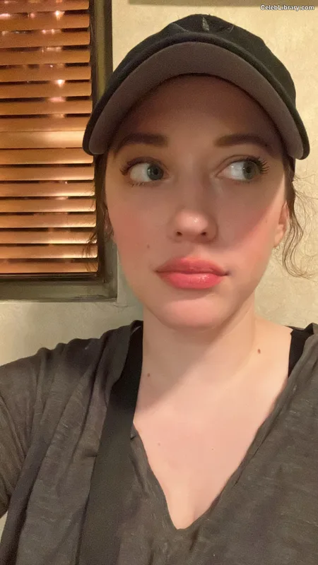 Kat Dennings photo 20 of 454