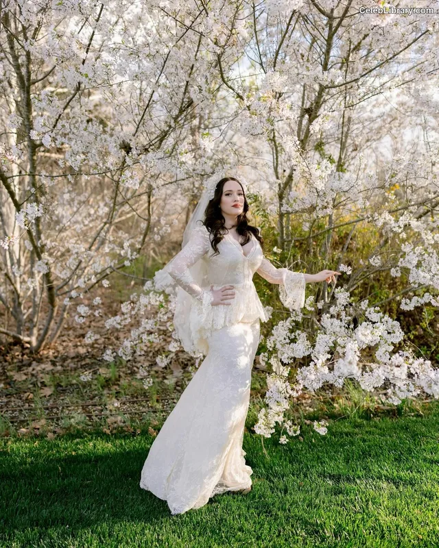 Kat Dennings photo 1 of 454