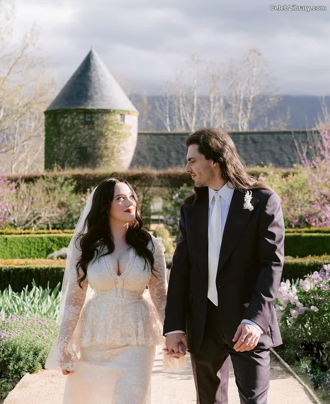 Kat Dennings photo 5 of 454