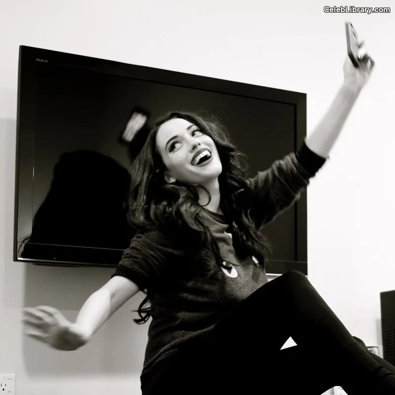 Kat Dennings photo 24 of 454