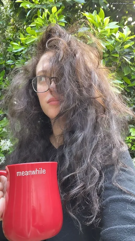 Kat Dennings photo 7 of 454