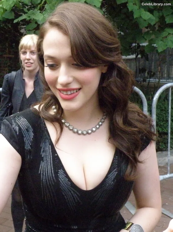 Kat Dennings photo 20 of 454