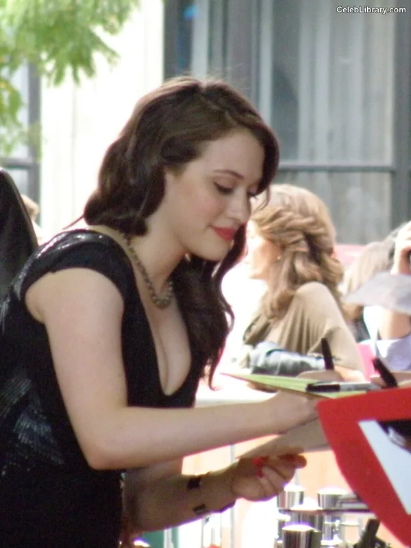 Kat Dennings photo 23 of 454