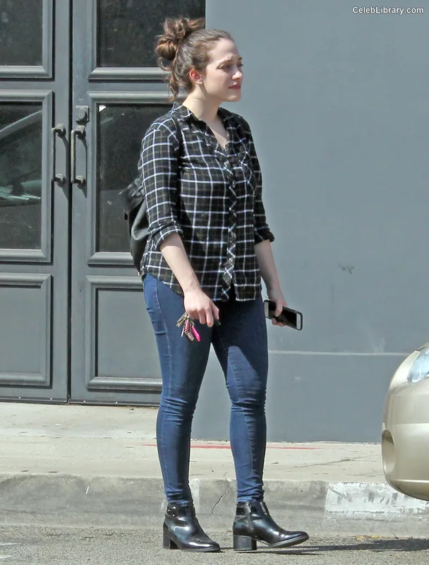 Kat Dennings photo 24 of 454