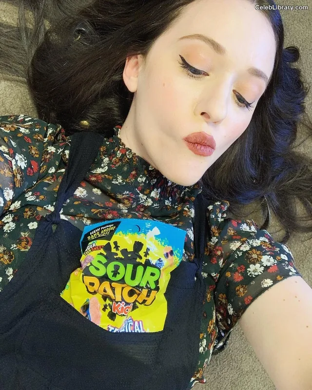 Kat Dennings photo 16 of 454